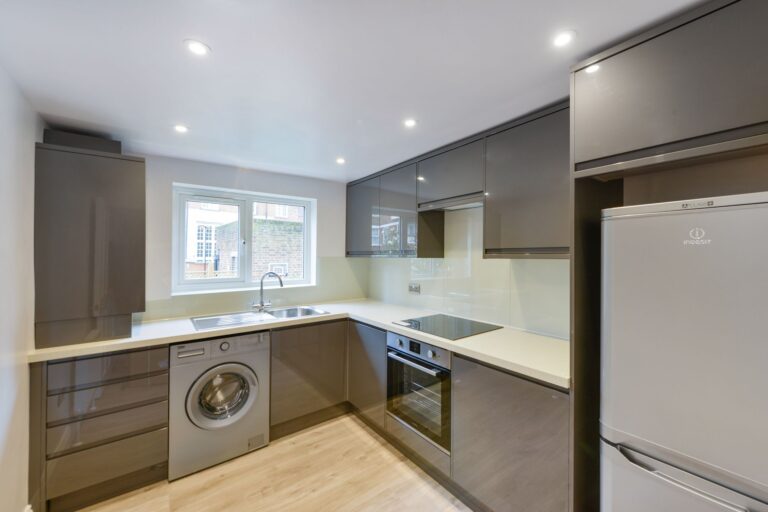 images of property on Askew Crescent
