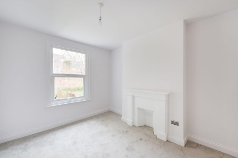 images of property on Askew Crescent