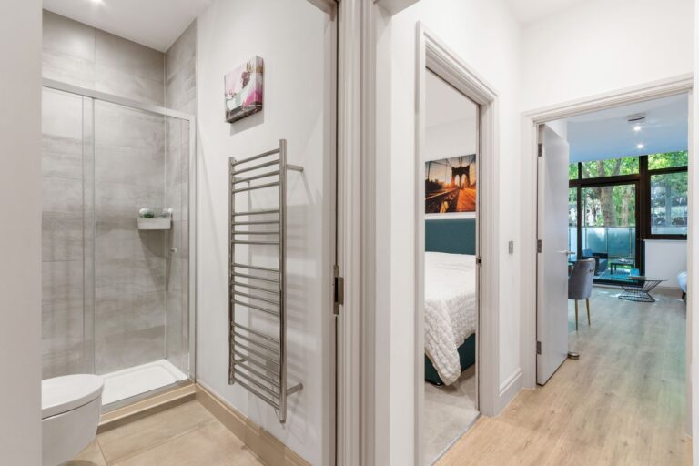 images of property on Chiswick High Road
