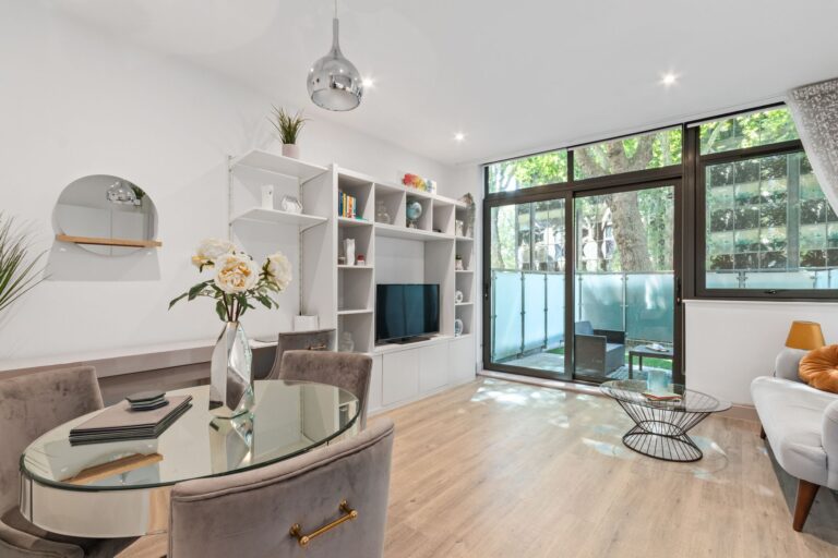 images of property on Chiswick High Road