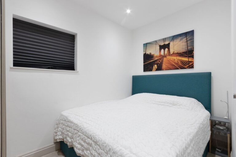 images of property on Chiswick High Road