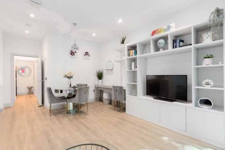 images of property on Chiswick High Road