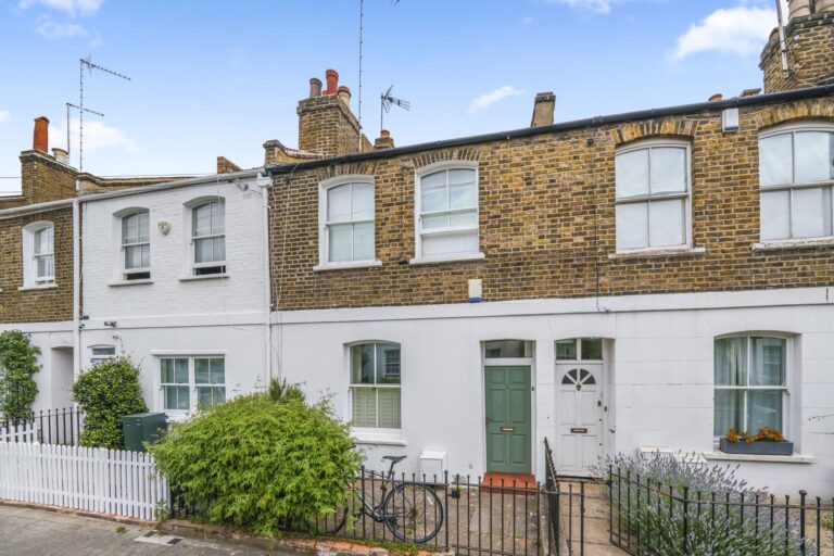 images of property on Cardross Street