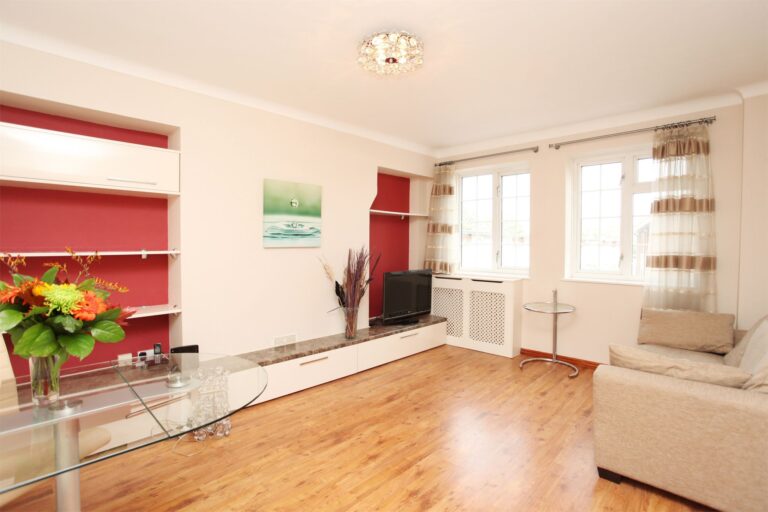 images of property on Stamford Court