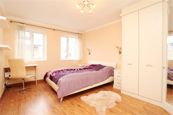 images of property on Stamford Court