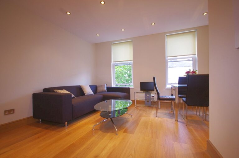images of property on King Street