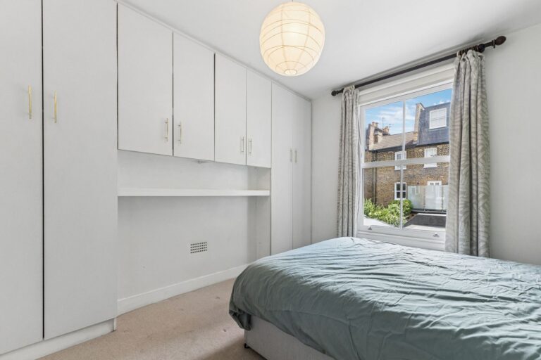 images of property on Brackenbury Road