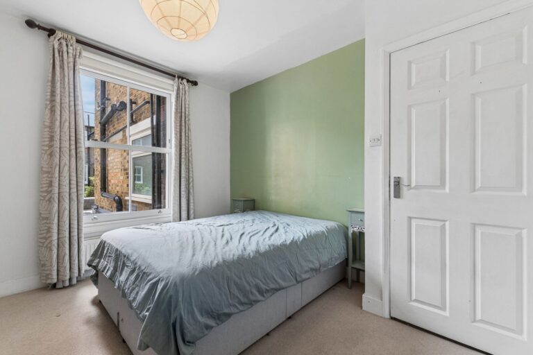 images of property on Brackenbury Road