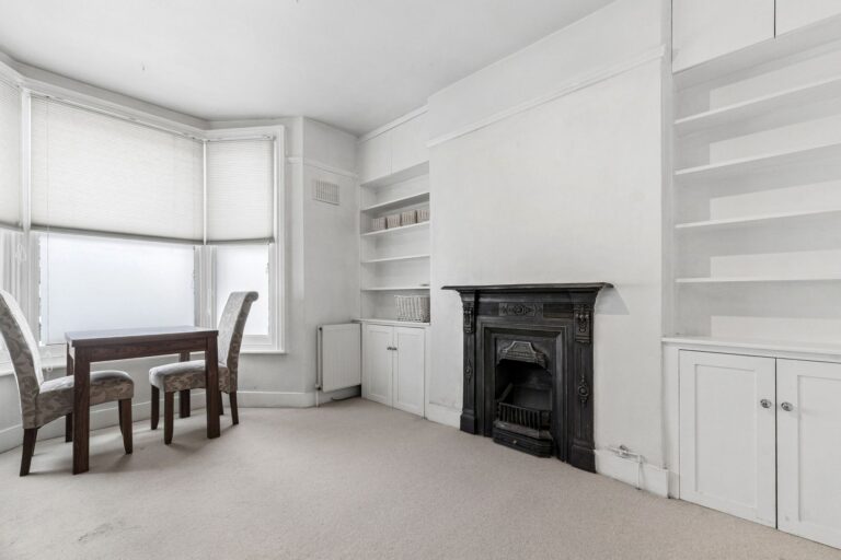 images of property on Brackenbury Road