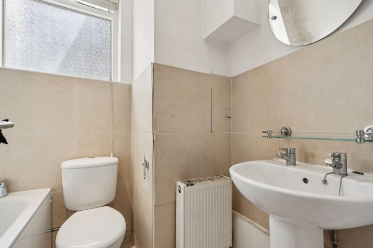 images of property on Graham Road