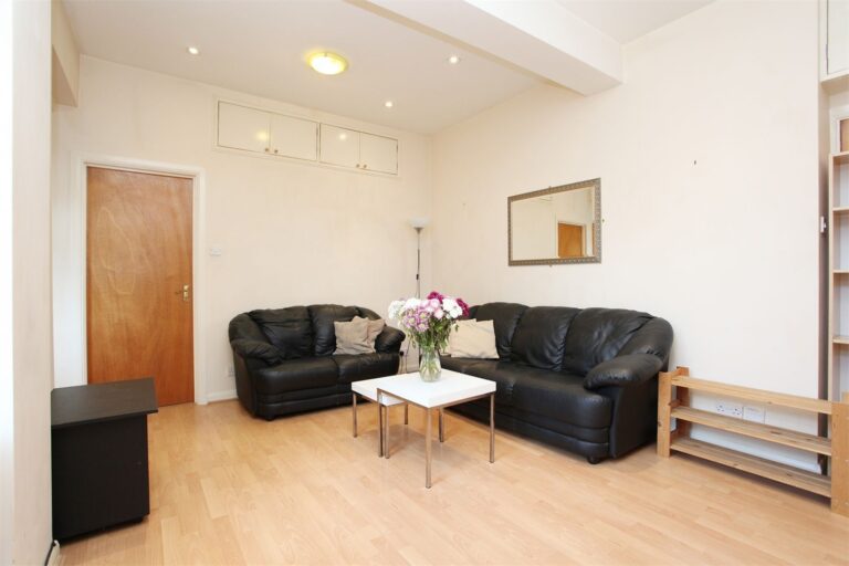 images of property on Valetta Road