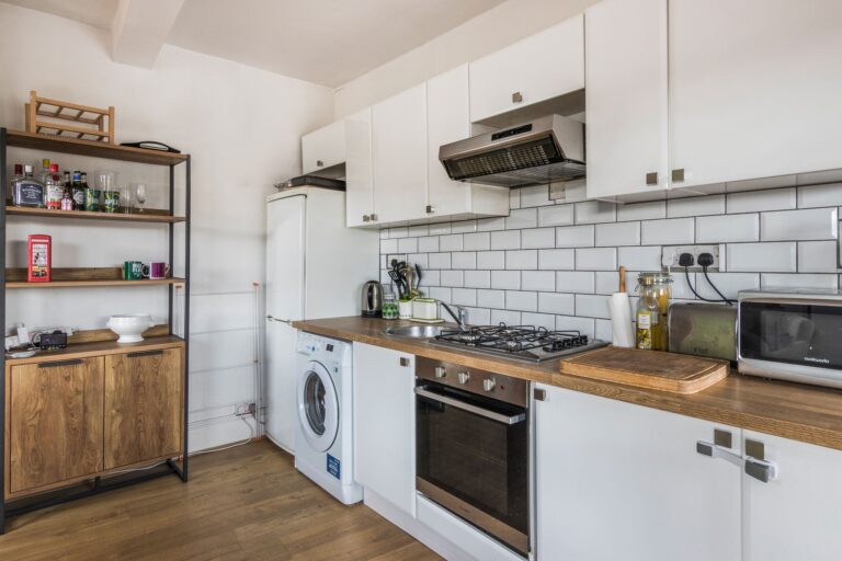 images of property on Glenthorne Road