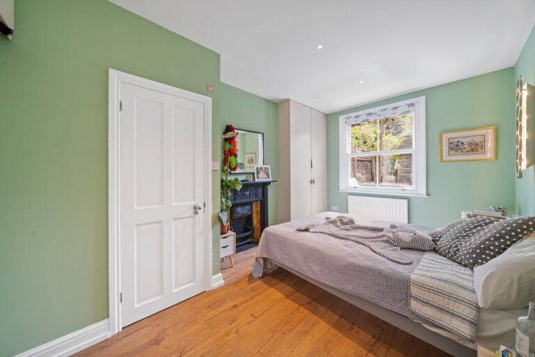 images of property on Chiswick High Road