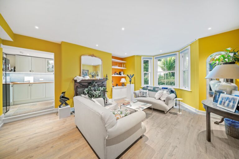 images of property on Chiswick High Road