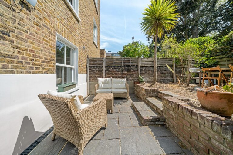 images of property on Chiswick High Road