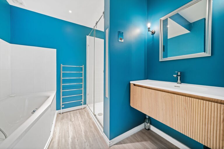 images of property on Chiswick High Road