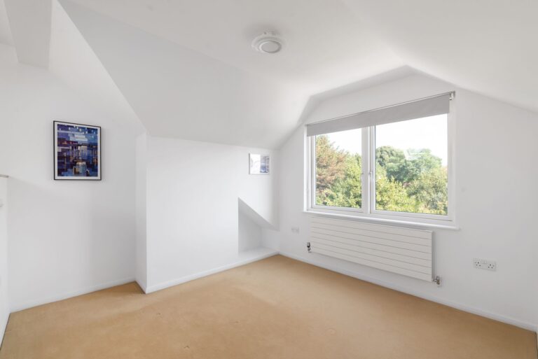images of property on Staveley Road