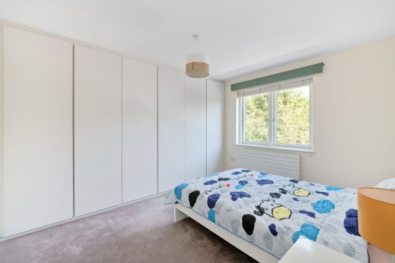 images of property on Staveley Road