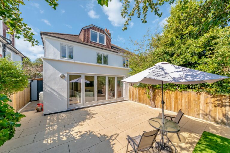 images of property on Staveley Road