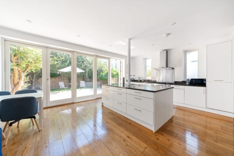 images of property on Staveley Road