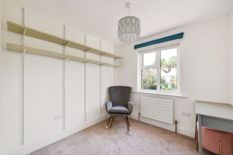 images of property on Staveley Road