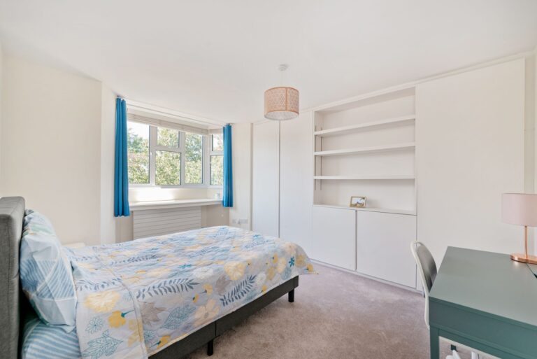 images of property on Staveley Road