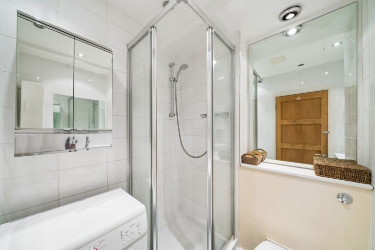 images of property on Kings Court