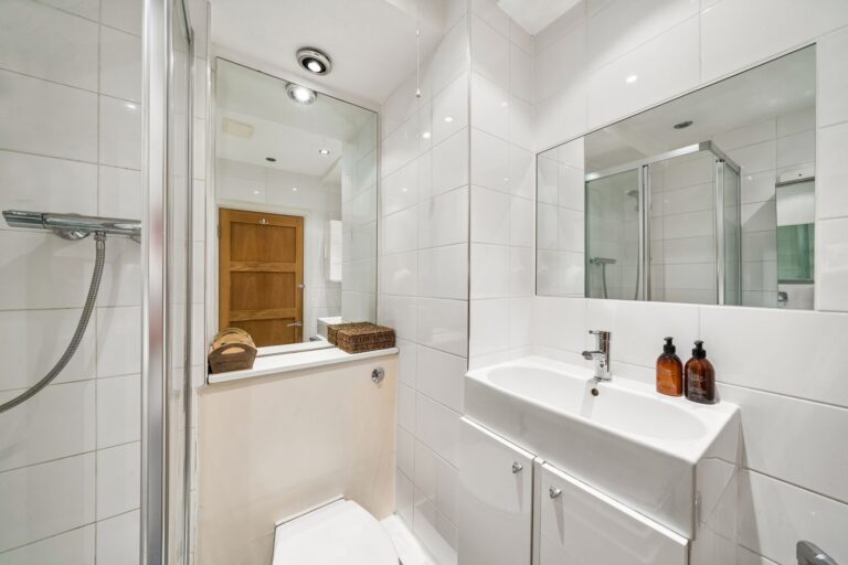 images of property on Kings Court