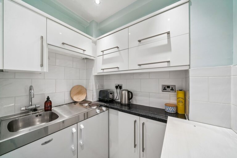 images of property on Kings Court