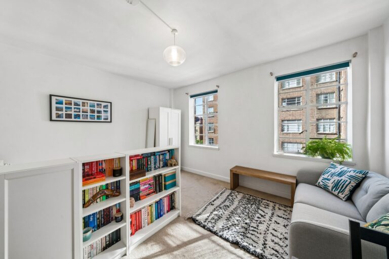 images of property on Kings Court