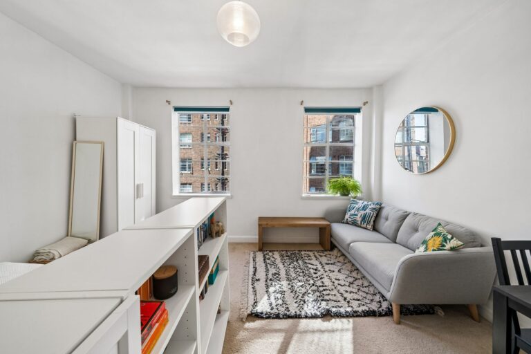 images of property on Kings Court