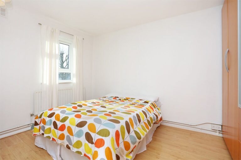 images of property on Benbow Road