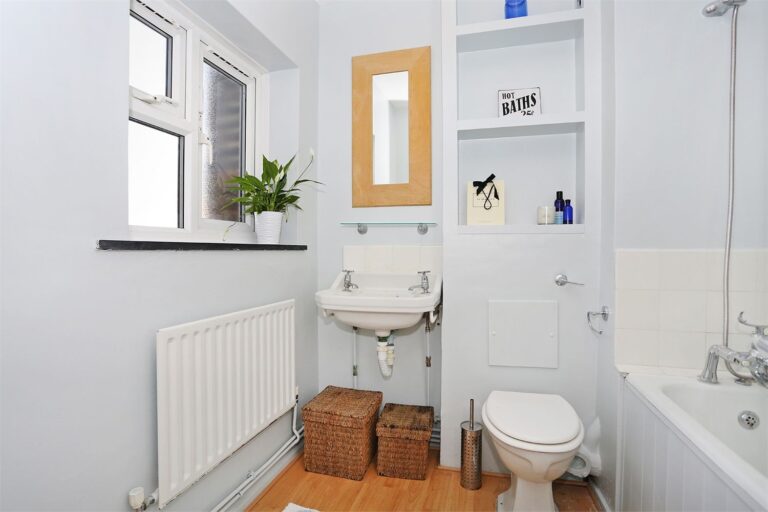 images of property on Benbow Road