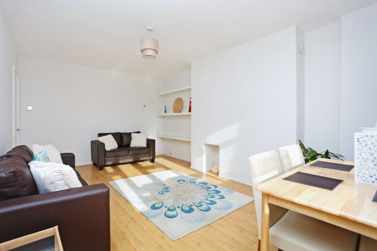 images of property on Benbow Road