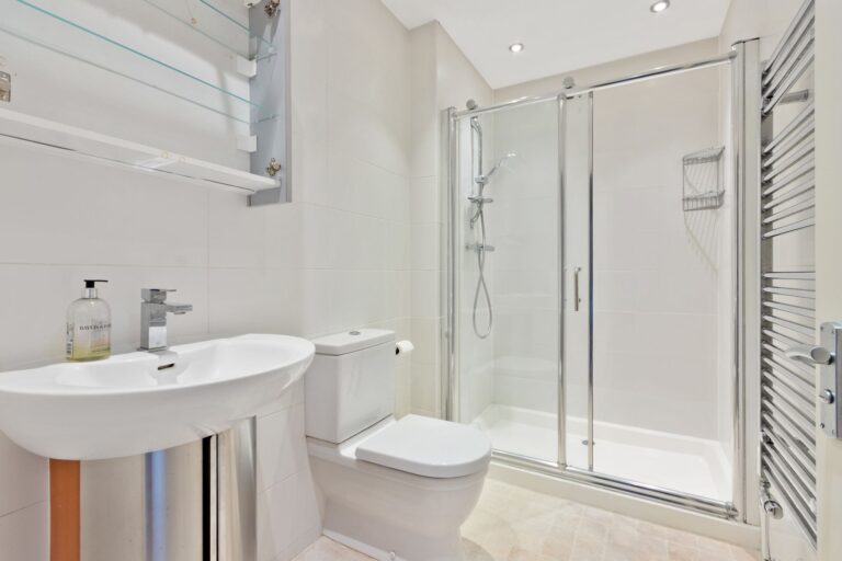 images of property on Chiswick High Road