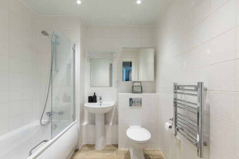 images of property on Pump House Crescent