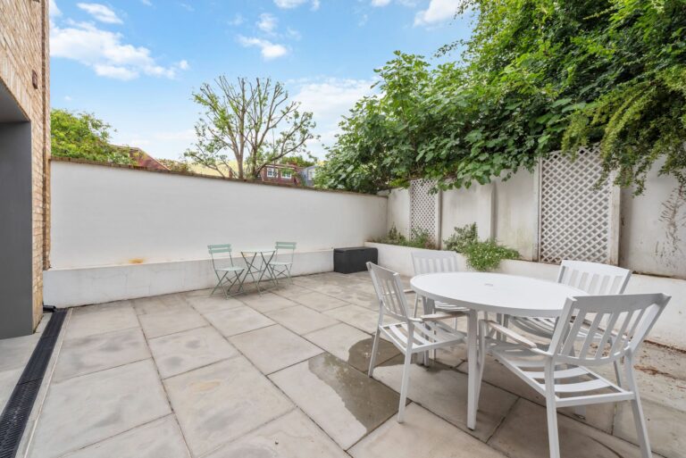 images of property on Horticultural Place