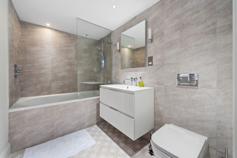 images of property on Horticultural Place