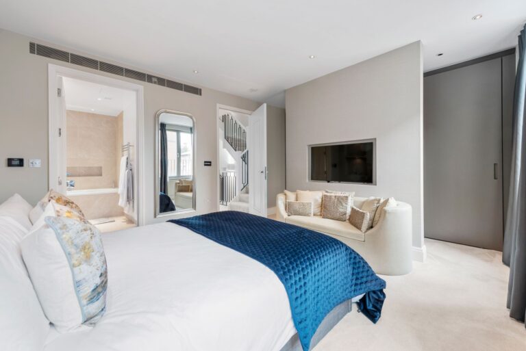images of property on Horticultural Place