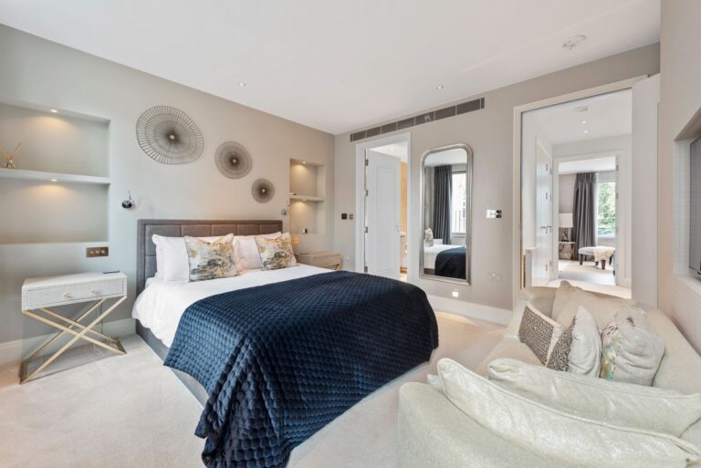 images of property on Horticultural Place