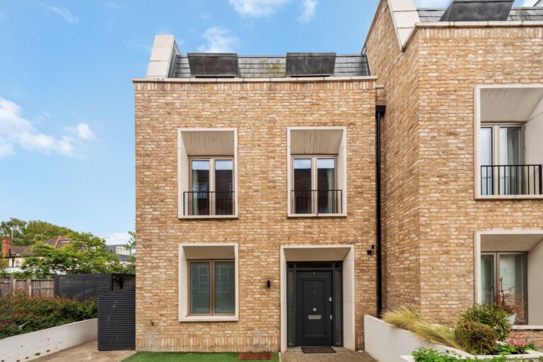 images of property on Horticultural Place