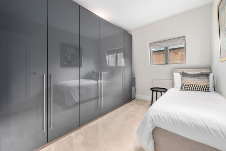 images of property on Horticultural Place