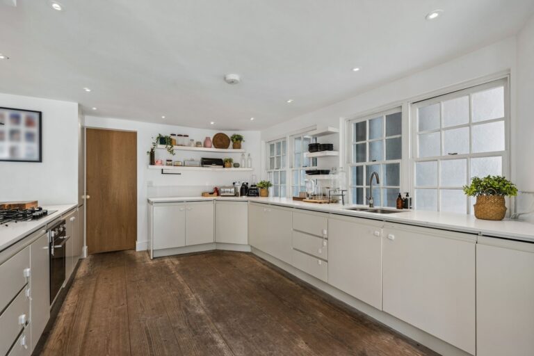 images of property on Brackenbury Road