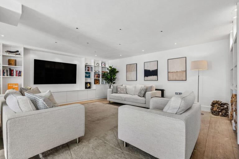 images of property on Brackenbury Road