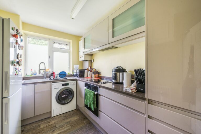 images of property on Beaconsfield Close