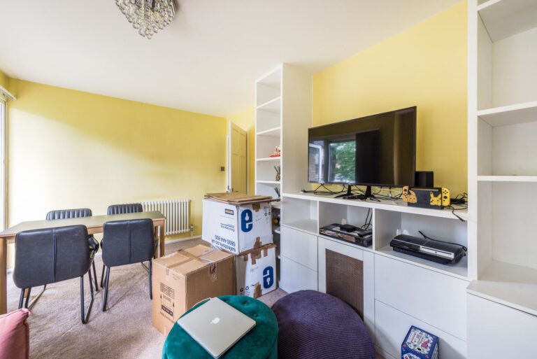 images of property on Beaconsfield Close