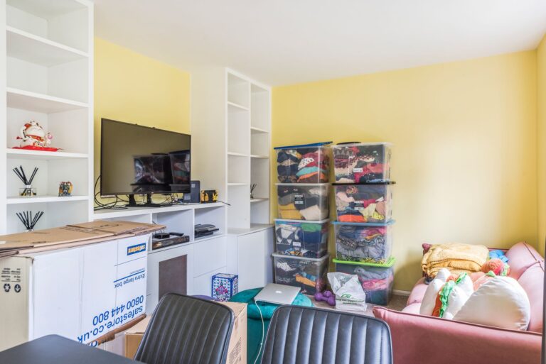 images of property on Beaconsfield Close