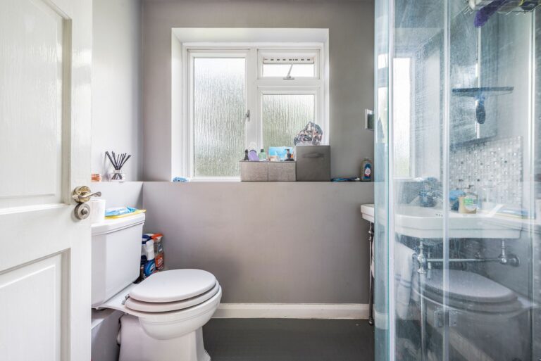 images of property on Beaconsfield Close
