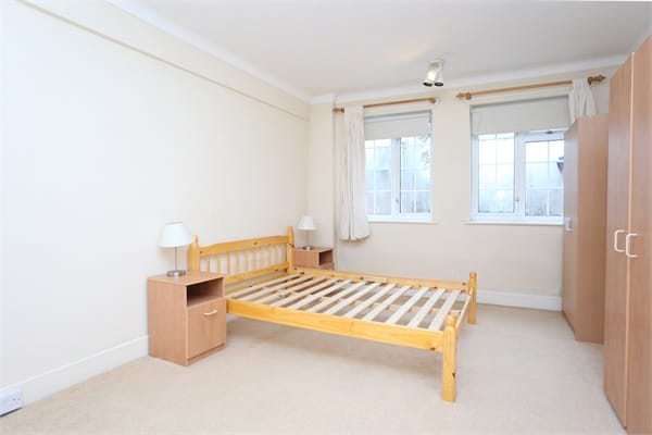 images of property on Goldhawk Road