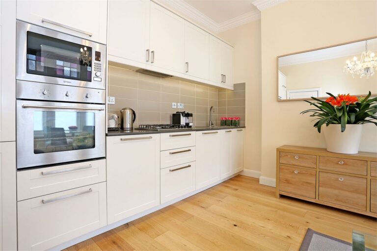 images of property on Lime Grove